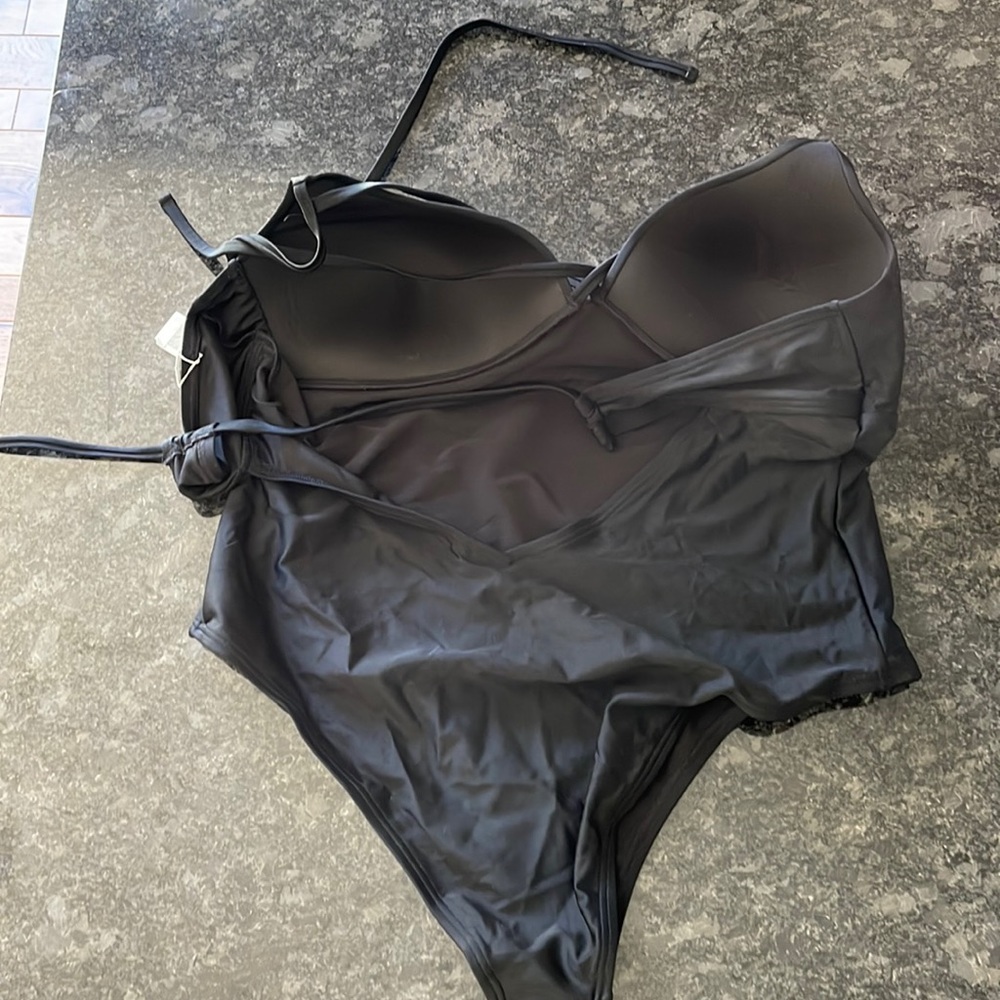 2x fits like an XL Cupshe black bathing suit